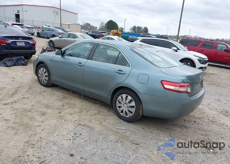 2010 Toyota Camry Le z USA, uszkodzony, nr VIN 4T1BF3EK4AU526821